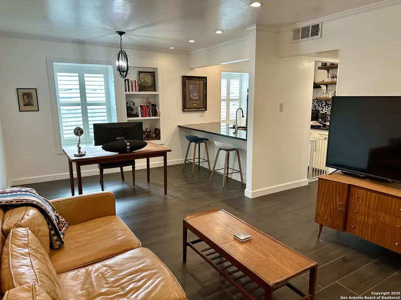 168 Barilla Pl UNIT B-204, Alamo Heights, TX 78209