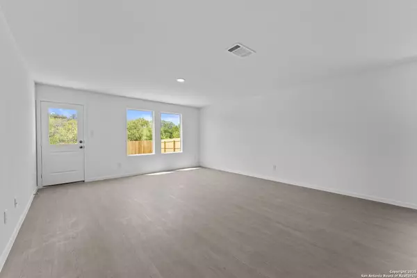 Floresville, TX 78114,109 Autumn Trail