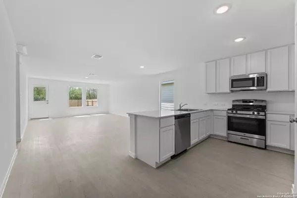 Floresville, TX 78114,137 Autumn Trail