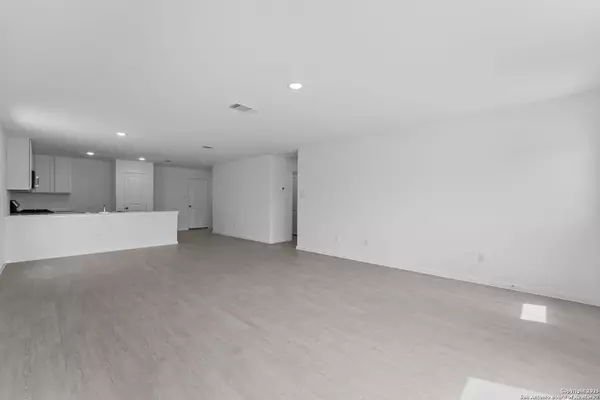 Floresville, TX 78114,137 Autumn Trail