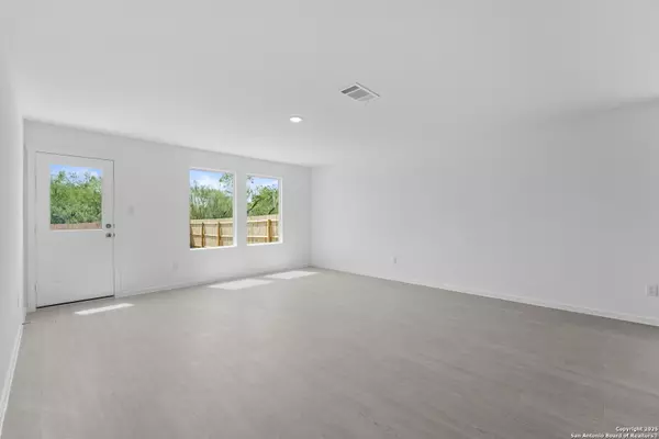 Floresville, TX 78114,137 Autumn Trail