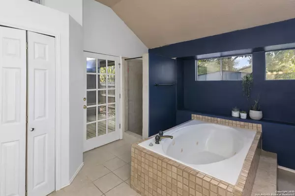 Live Oak, TX 78233,7709 Brunning