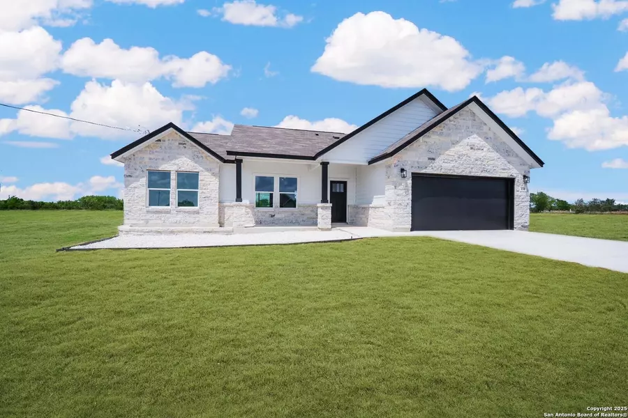 150 Ranchero Way, Natalia, TX 78059