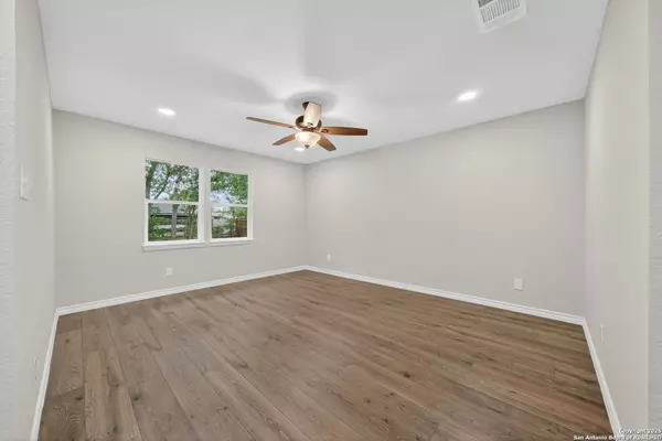 Universal City, TX 78148,218 Park Ln