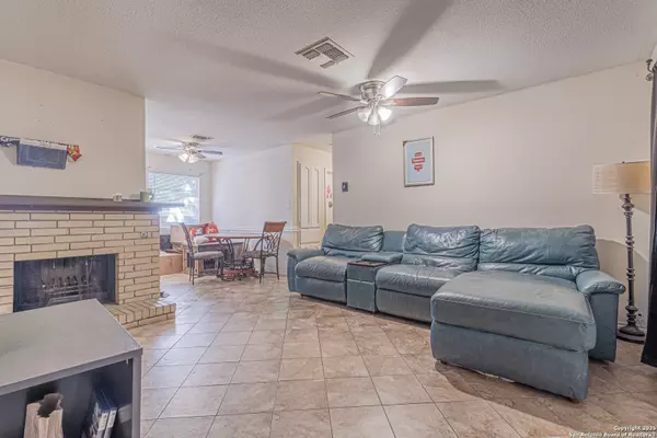 San Antonio, TX 78250,5842 Cliff Walk