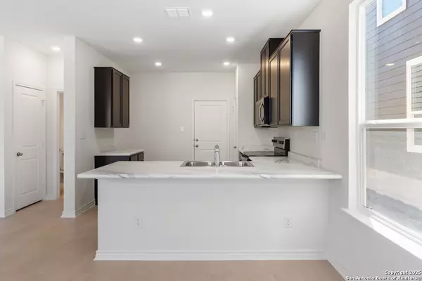 San Antonio, TX 78222,4663 OTRA OTRA DRIVE