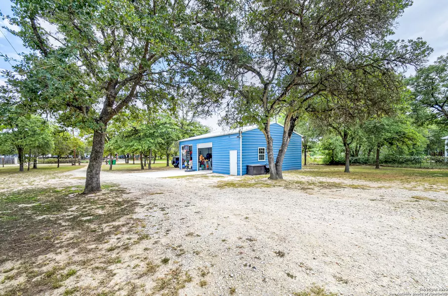 144 Dinks, Seguin, TX 78155