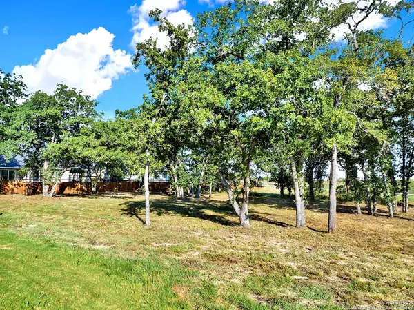 La Vernia, TX 78121,108 Laurel