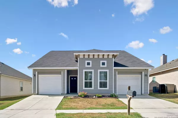 Floresville, TX 78114,132 Lark Hill