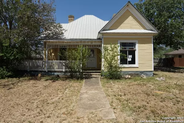 Devine, TX 78016,705 Windy Knoll