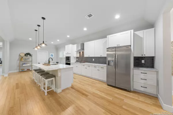 San Antonio, TX 78212-4348,422 WOODLAWN AVE