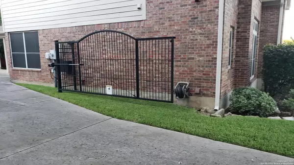 San Antonio, TX 78249,8403 Old Stone Gate