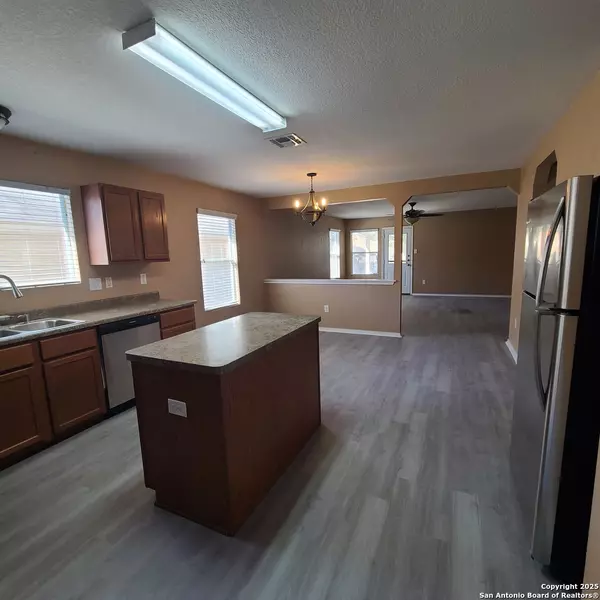 San Antonio, TX 78249,5843 Providence Oak