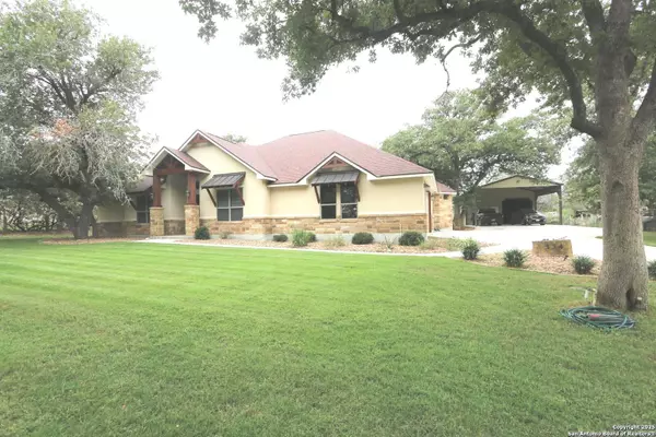 334 Fleetwood Ln, Adkins, TX 78101