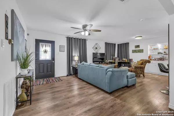 Seguin, TX 78155,966 Baker