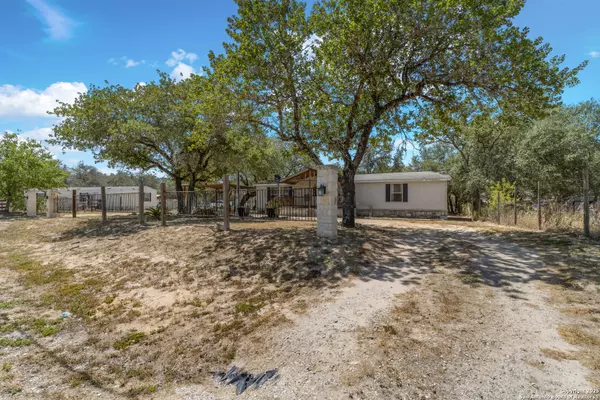 Elmendorf, TX 78112,4518 Waterline Rd