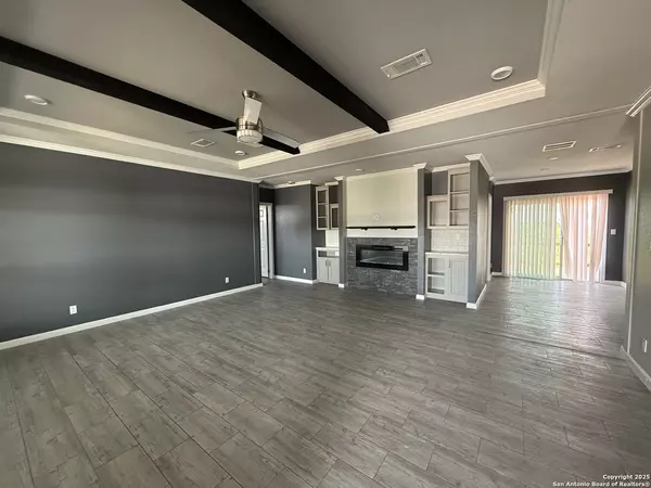 Del Valle, TX 78617,211 bianca