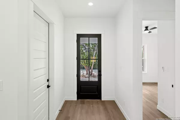 Spring Branch, TX 78070,1053 Live Oak DR