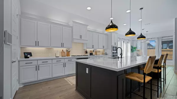 New Braunfels, TX 78132,1925 Luna