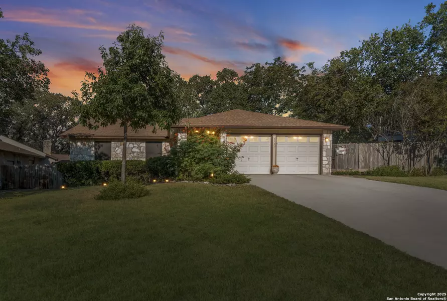 1723 Autumn Woods Street, San Antonio, TX 78232