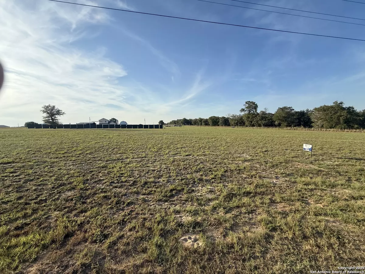 Stockdale, TX 78160,851 Lake Valley