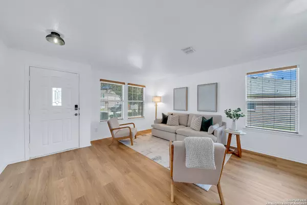 San Antonio, TX 78260,27003 Rustic Cabin