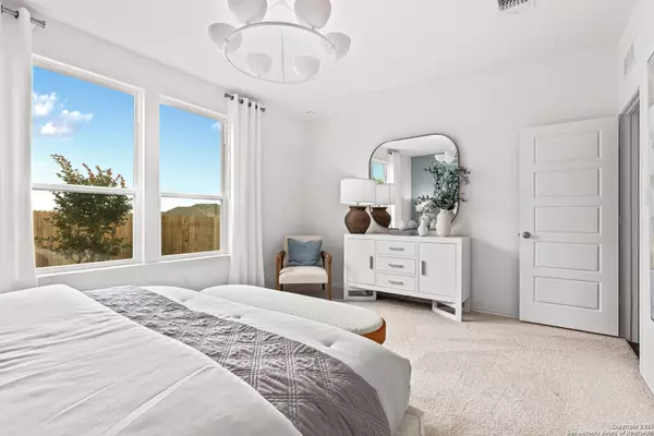 Marion, TX 78124,405 Raven Row