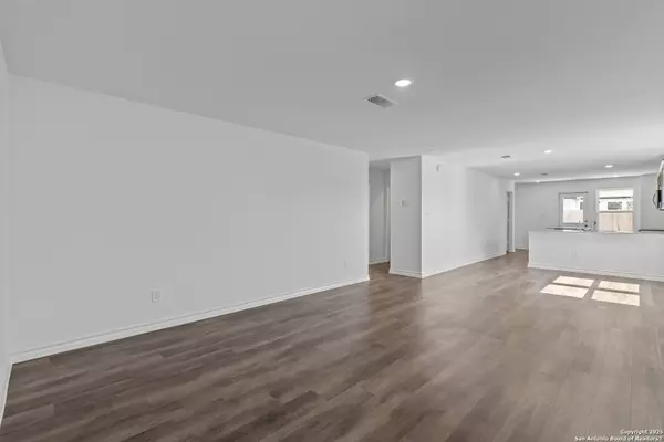 Marion, TX 78124,418 White Heron Way