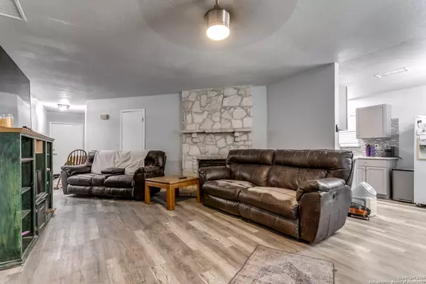 San Antonio, TX 78233,5527 Colewood