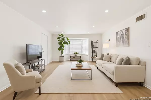 102 Ruelle Ln UNIT 220-B, San Antonio, TX 78209