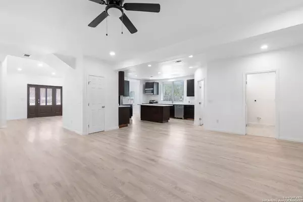 Lakehills, TX 78063,323 Lakeside