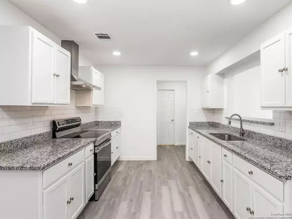 San Antonio, TX 78227,111 Hidden Valley