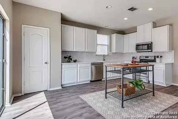 Schertz, TX 78154,5744 Columbia