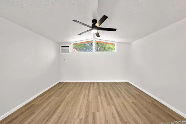 San Antonio, TX 78242,6011 Lark Valley