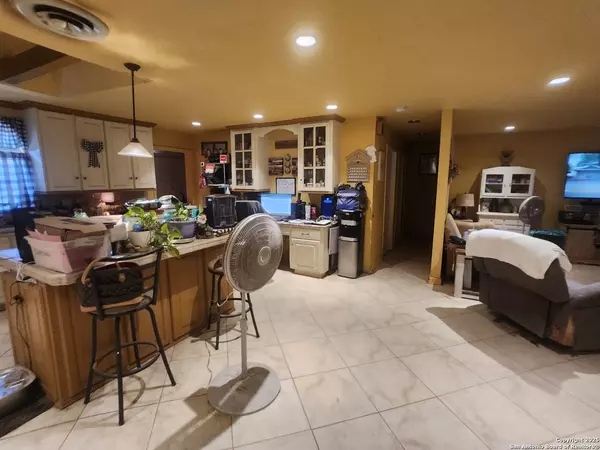 Carrizo Springs, TX 78834,211 Alamo