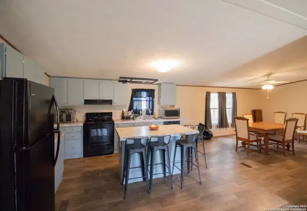 Devine, TX 78016,19545 FM 463