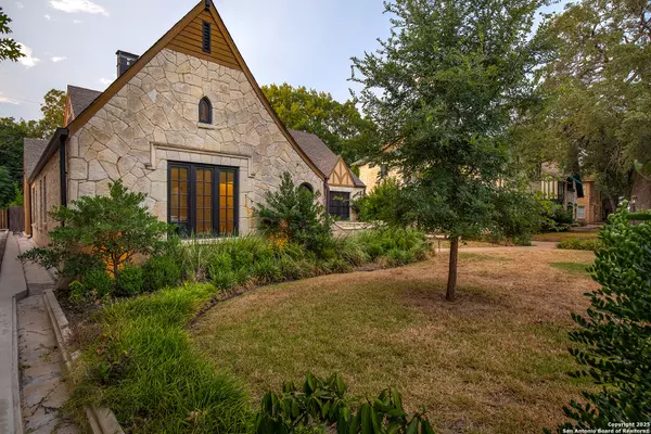 San Antonio, TX 78212,215 Rosewood