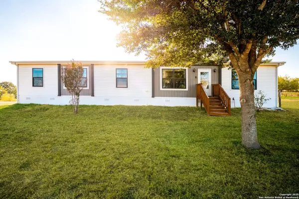 230 County Road 426, Stockdale, TX 78160