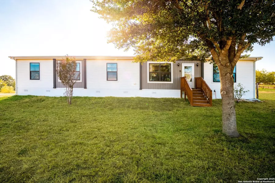 230 County Road 426, Stockdale, TX 78160