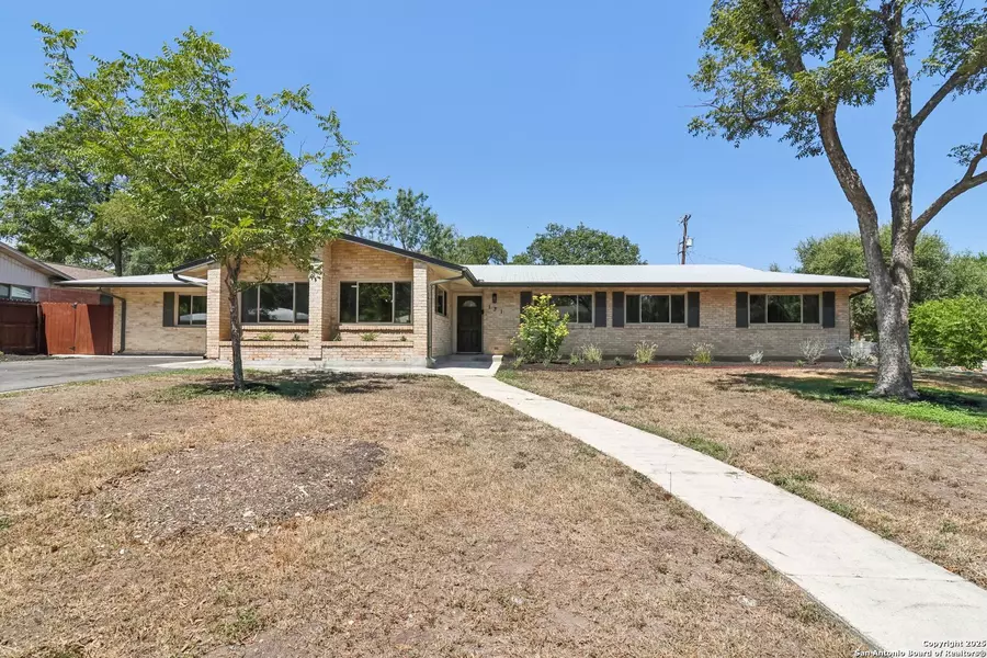 131 Shadywood Ln, San Antonio, TX 78230-4618