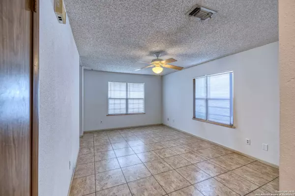 Uvalde, TX 78801,313 Bohme