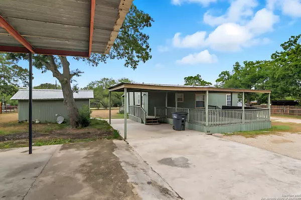 Seguin, TX 78155,350 Parkcreek