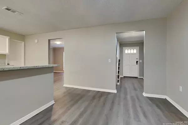 San Antonio, TX 78247,5826 Oak Run