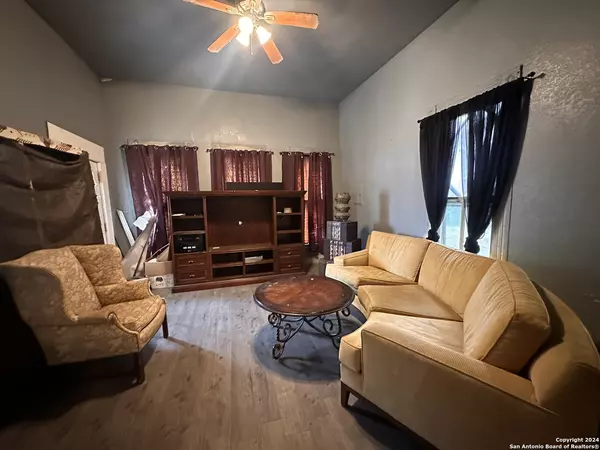 San Antonio, TX 78202,917 burnet