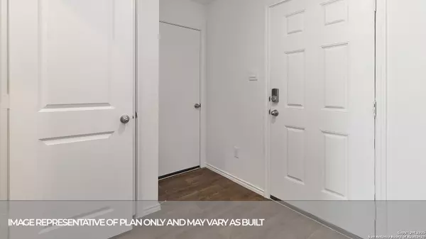 Seguin, TX 78155,1006 INDIAN WAY