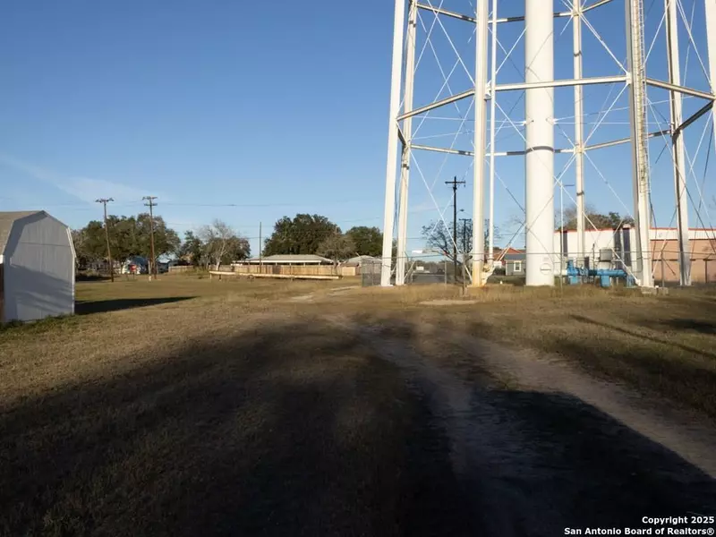 307 Huntington, Beeville, 78102
