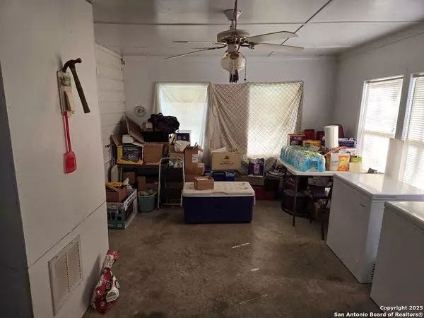 Pettus, 78146,417 Jones St.