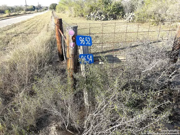 Pettus, 78146,9654 FM 2617