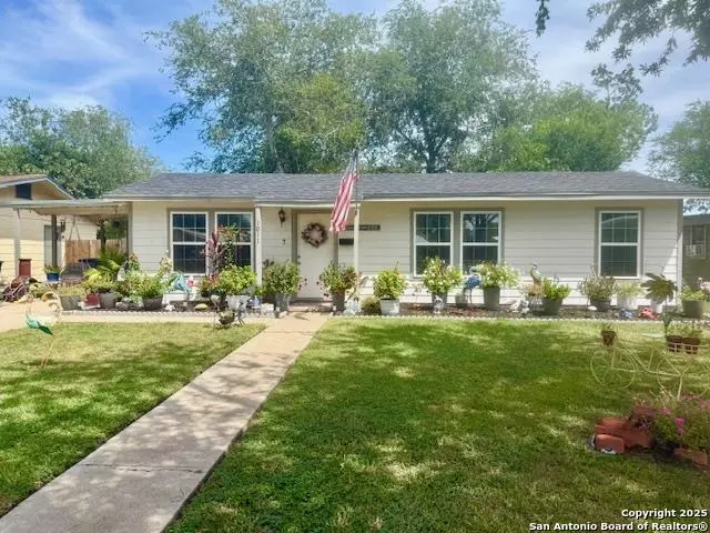 1011 Hutchinson, Beeville, 78102