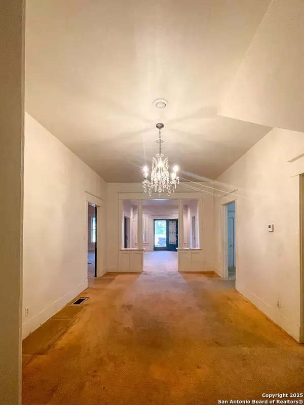 Beeville, TX 78102,911 Madison Ave